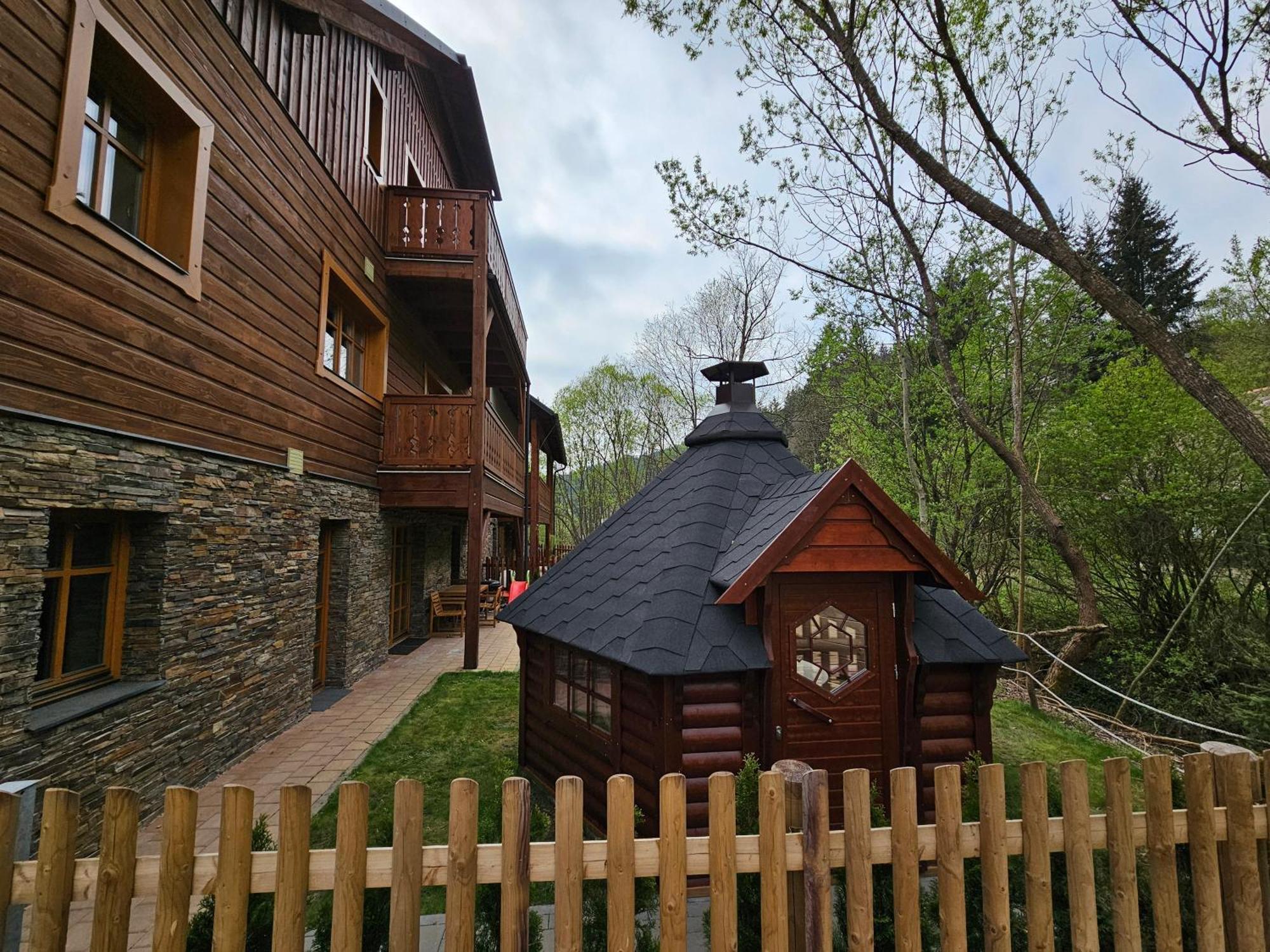 Apartmany Jezerne Вельке-Карловице Экстерьер фото